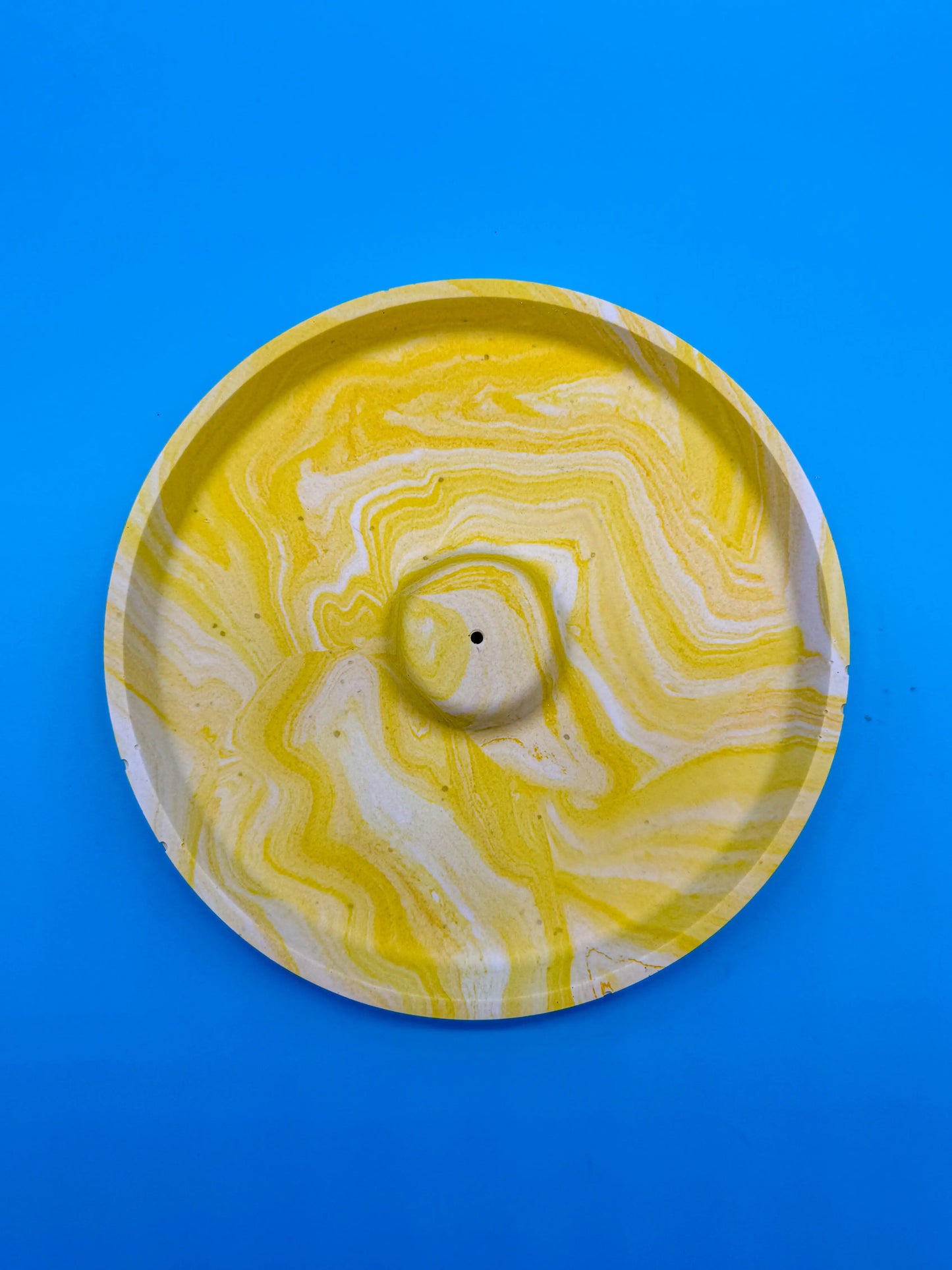 Räucherstäbchenhalter Rund Gelb Marble Look - Handgefertigt aus Jesmonite | Designer Deko WichtigeDinge