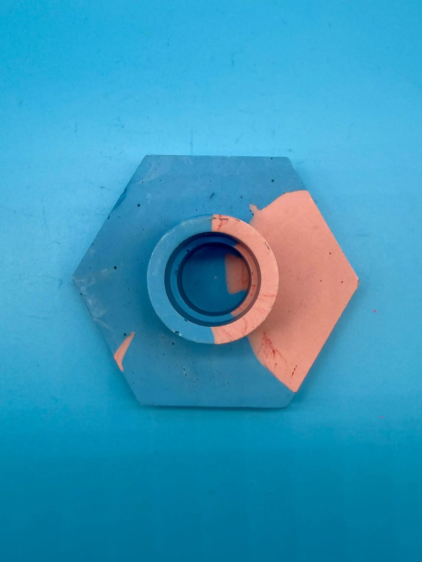 Jesmonite Kerzenständer Hexagon blau rosa - Handgemachte Designer Deko Mein Shop