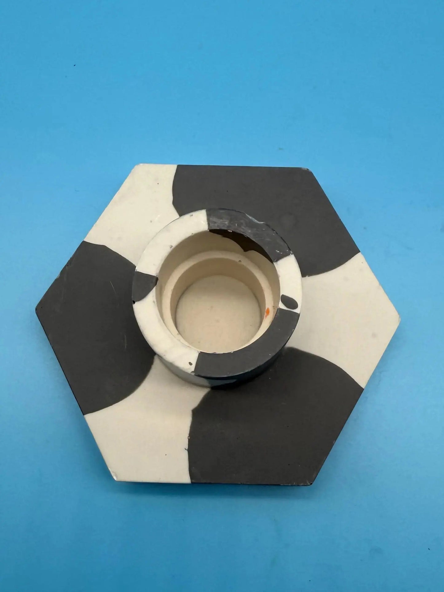 Jesmonite Kerzenständer Hexagon Schwarz Weiß Kuhfleck - Handgemachte Designer Deko (Kopie) Mein Shop