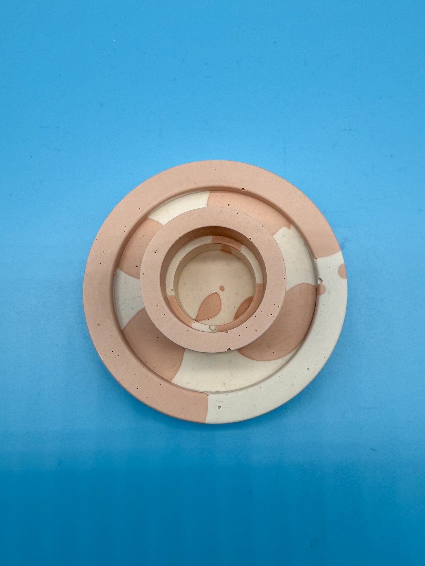 Jesmonite Kerzenständer Rosa Kuhfleck Rund - Handgemacht Designer Deko WichtigeDinge