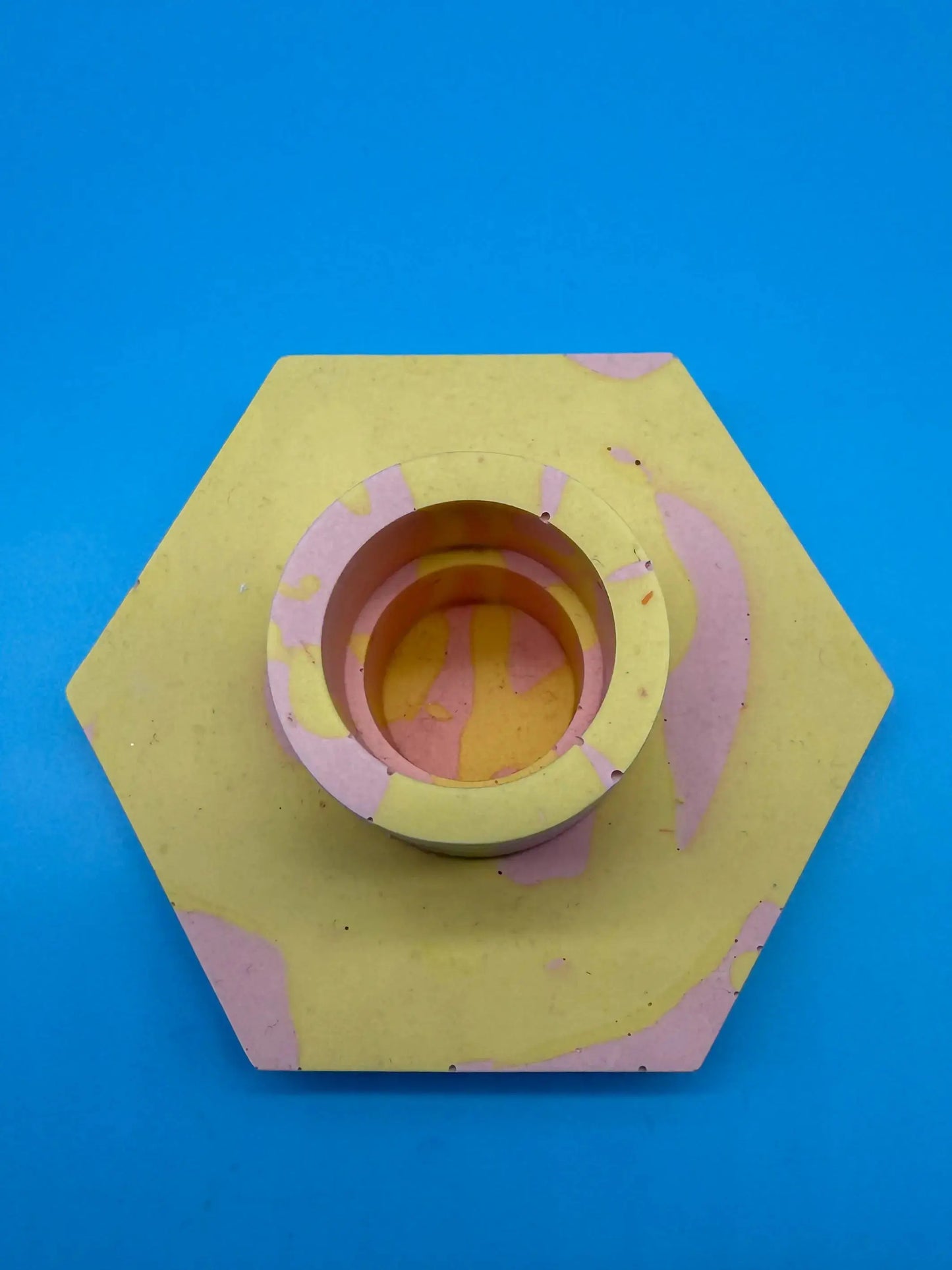 Handgemachte Jesmonite Kerzenständer Hexagon - Pfirsich und Gelb Mein Shop