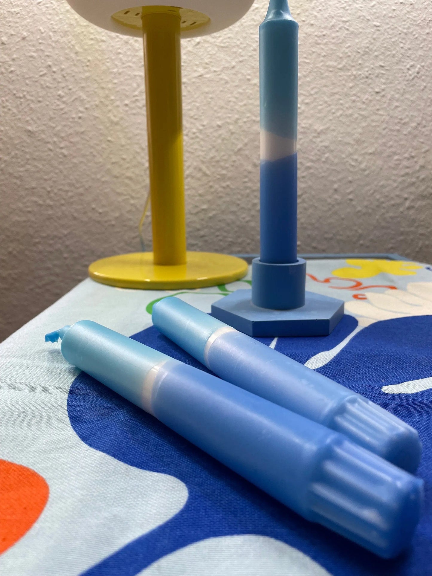 Handgefertigte Dip Dye Kerzen in maritimen Blautönen - Hellblau und dunkelblau - perfekte Deko Mein Shop