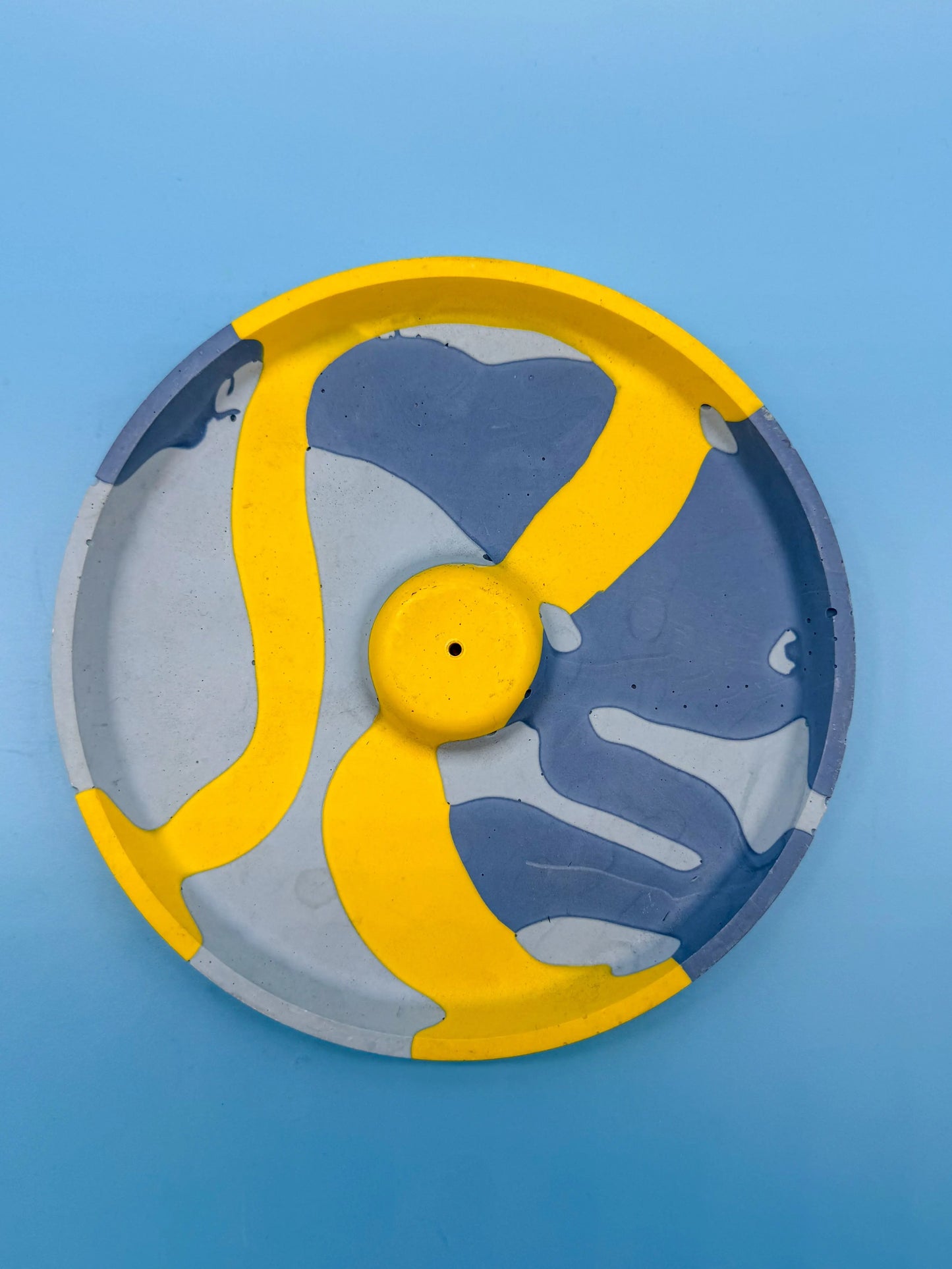 Räucherstäbchenhalter rund blau gelb gestreift - Handgemachte Designer Deko WichtigeDinge