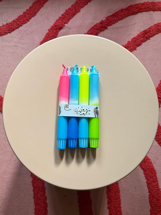 Neon Dip Dye Kerzen 4er Set - Handgefärbt in Neon Pink, Blau & Gelb WichtigeDinge
