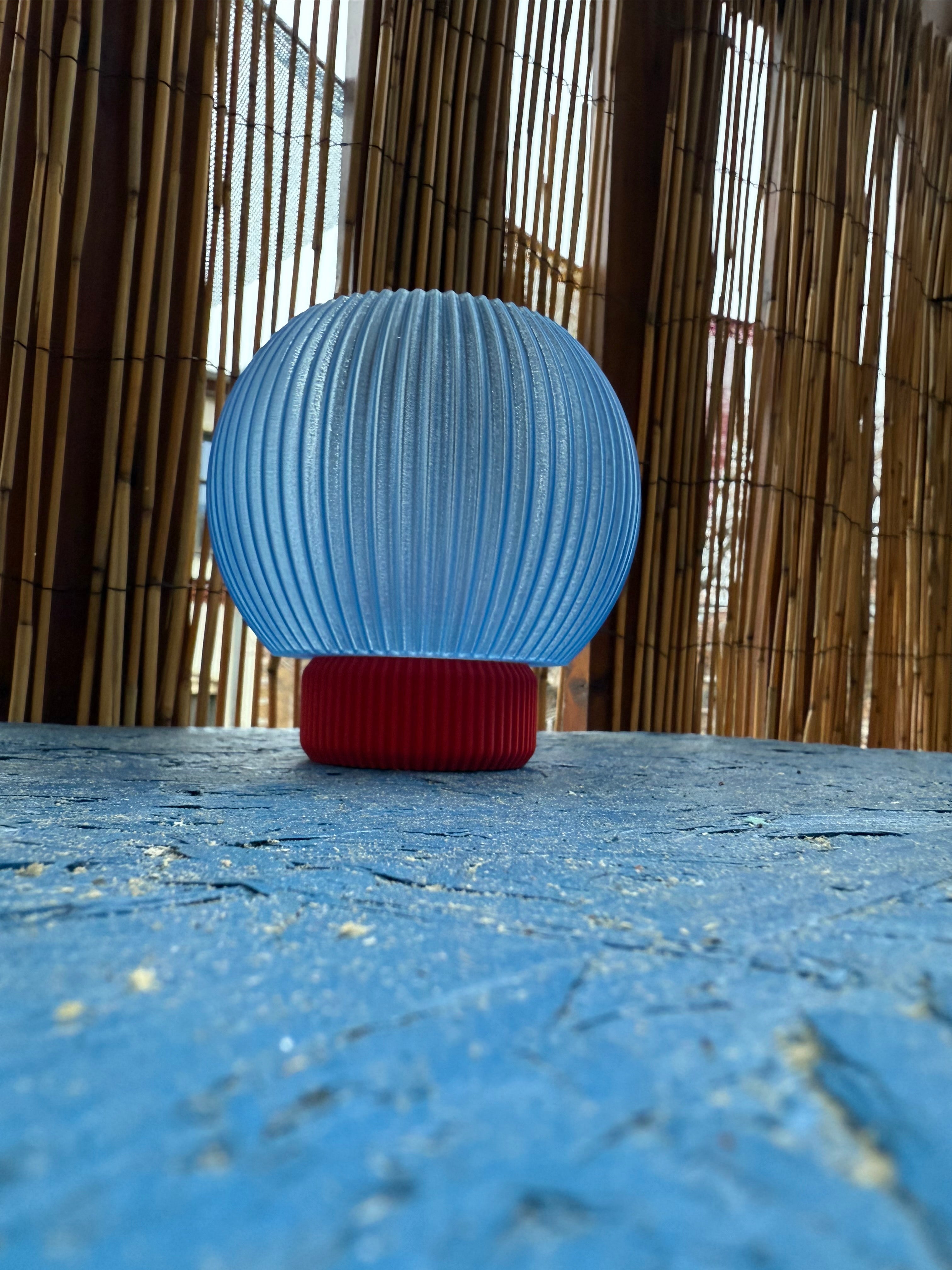 3D-gedruckte LED Lampe – Blauer runder Schirm & roter Fuß | Moderne Ambient-Lampe WichtigeDinge