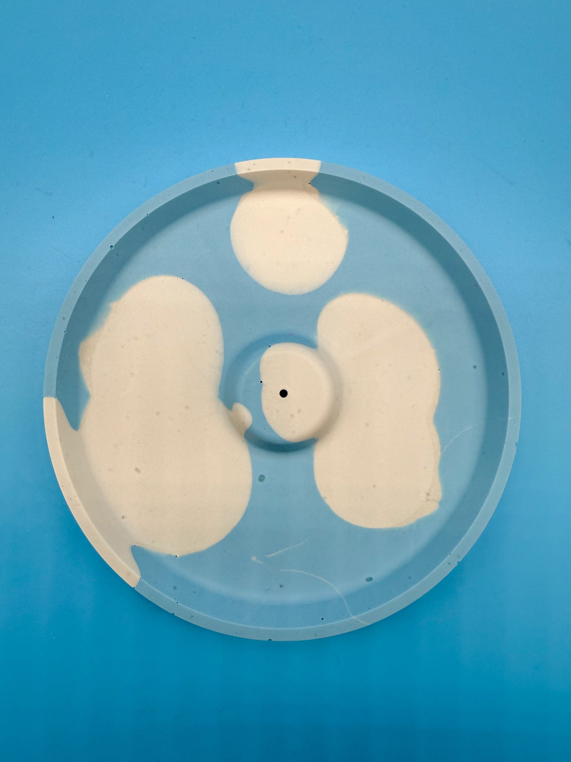 Räucherstäbchenhalter Rund Blaue Wolken - Handgemachte Designer Deko WichtigeDinge