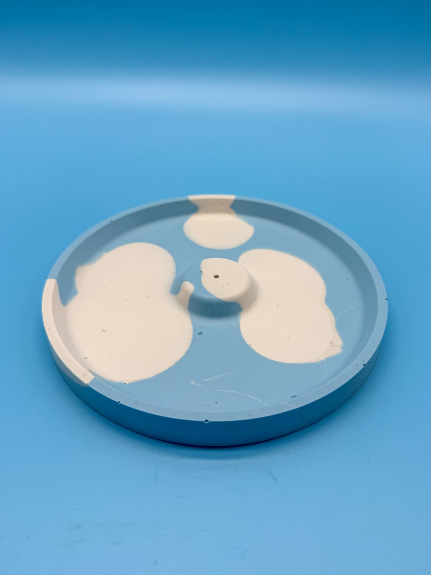 Räucherstäbchenhalter Rund Blaue Wolken - Handgemachte Designer Deko WichtigeDinge