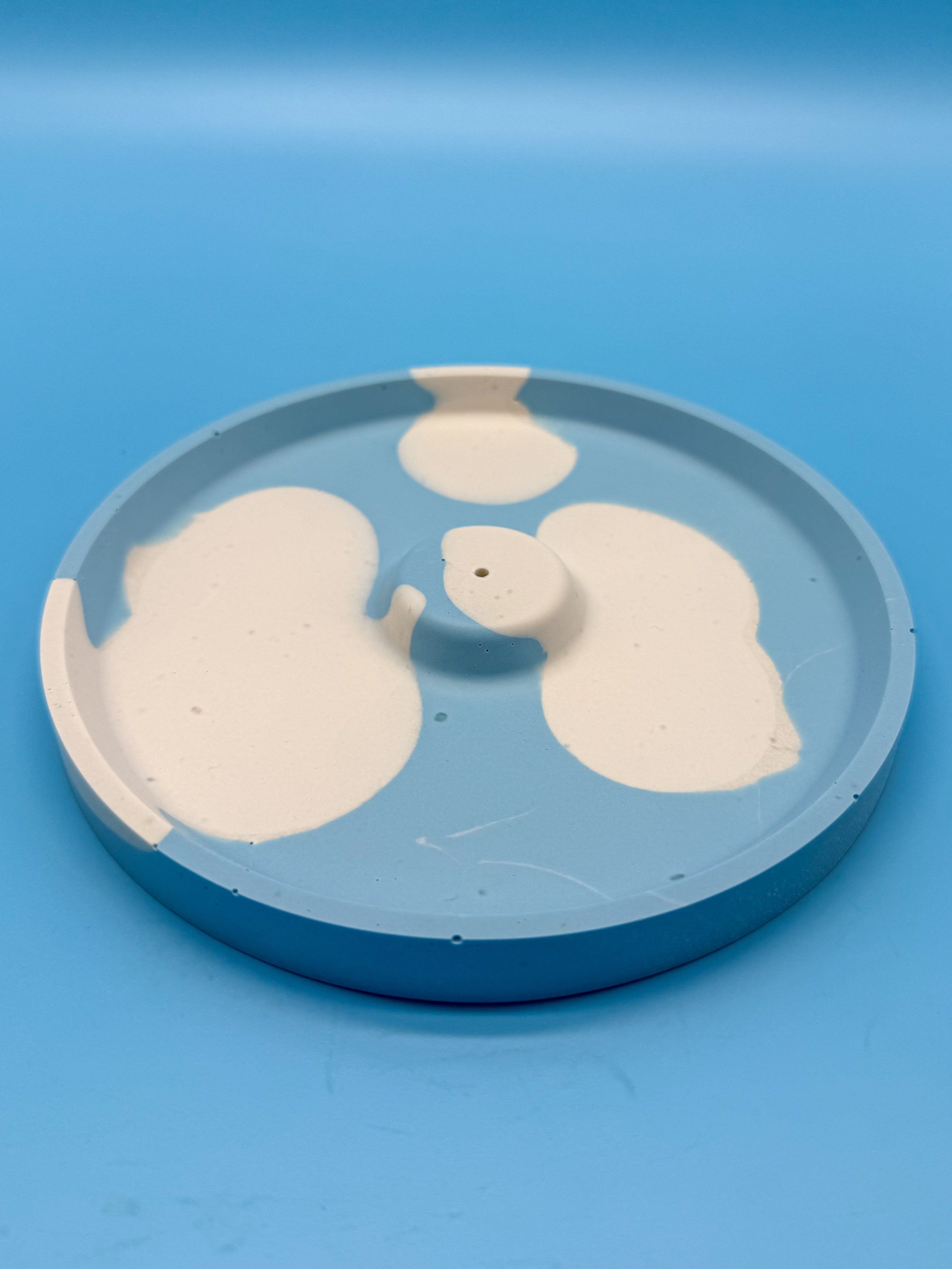 Räucherstäbchenhalter Rund Blaue Wolken - Handgemachte Designer Deko WichtigeDinge