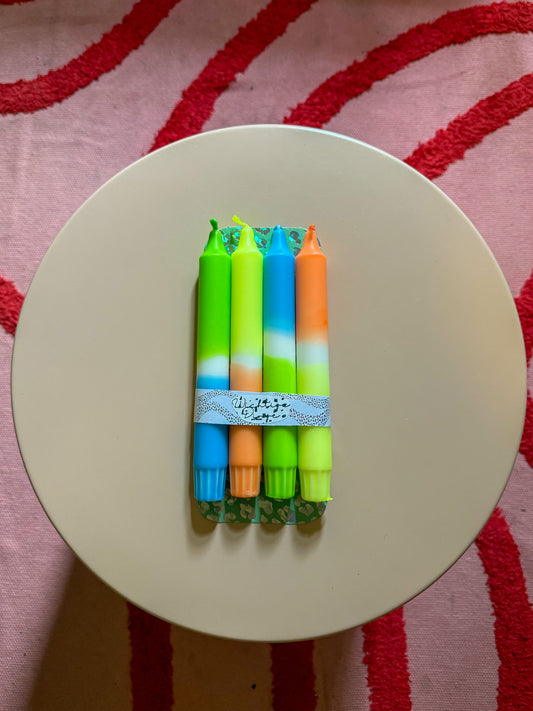 Neon Dip Dye Kerzen 4er Set - Handgefärbt in Grün, Blau, Gelb & Orange WichtigeDinge