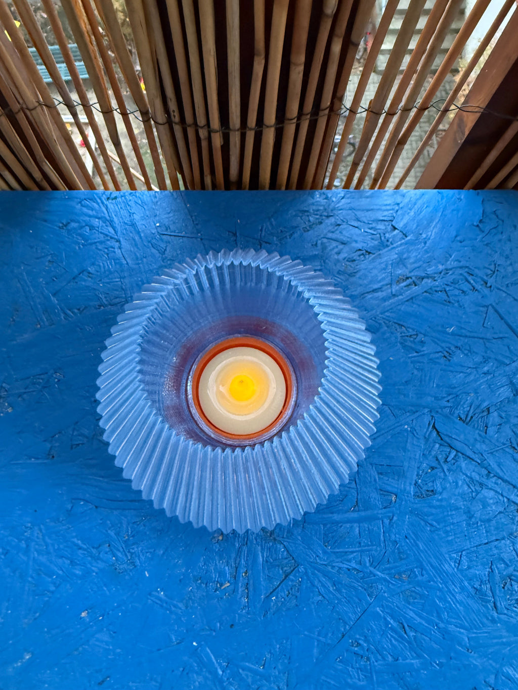 3D-gedruckte LED Lampe – Blauer Schirm & roter Fuß | Moderne Ambient-Lampe WichtigeDinge