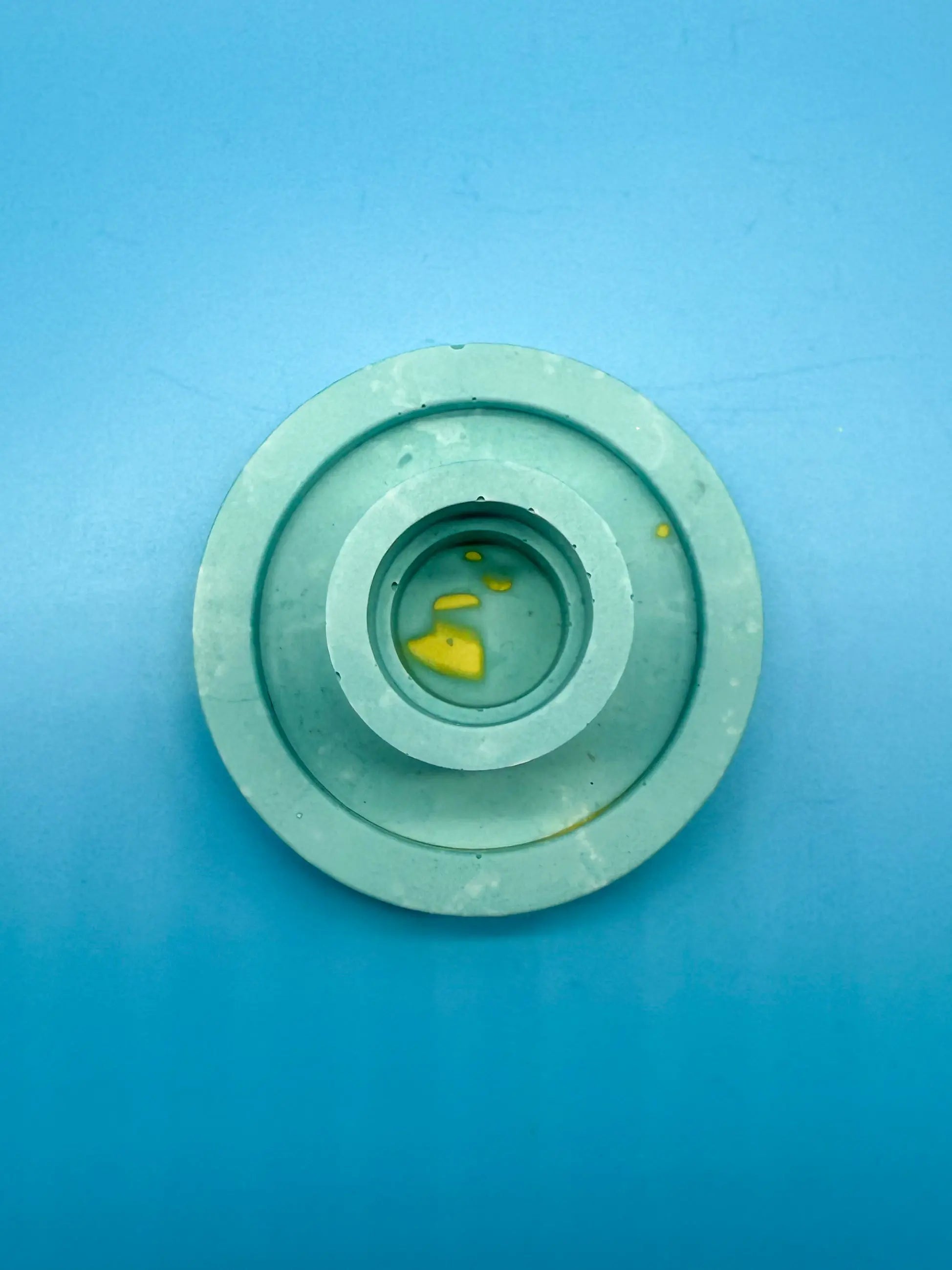 Jesmonite Kerzenständer Rund Türkis Gelb - Handgemacht Designer Deko Mein Shop