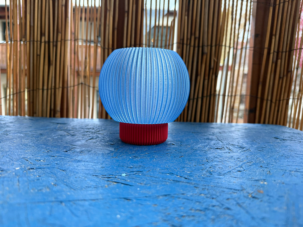 3D-gedruckte LED Lampe – Blauer runder Schirm & roter Fuß | Moderne Ambient-Lampe WichtigeDinge