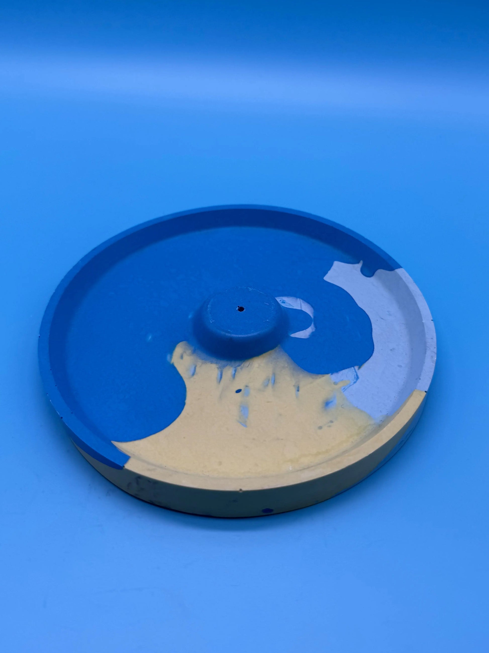 Räucherstäbchenhalter rund blau gelb - Handgemachte Designer Deko WichtigeDinge