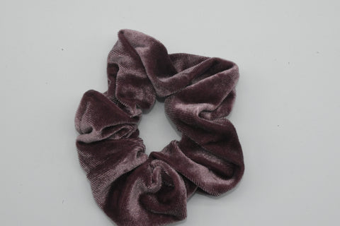 Scrunchie – Samtig Dunkelrosa von WichtigeDinge