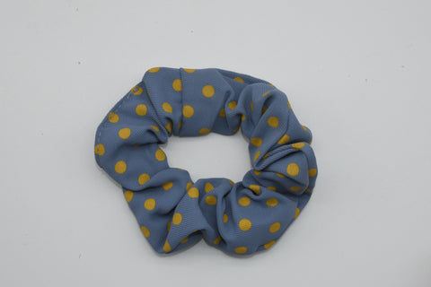 Scrunchie – Blau mit gelben Punkten von WichtigeDinge