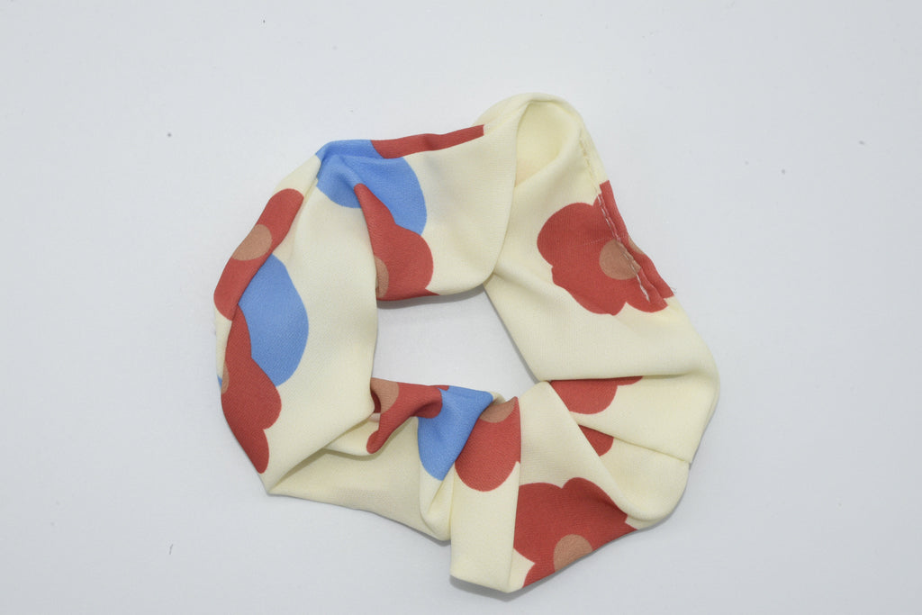 Blumiger Scrunchie in beige und rot Mein Shop