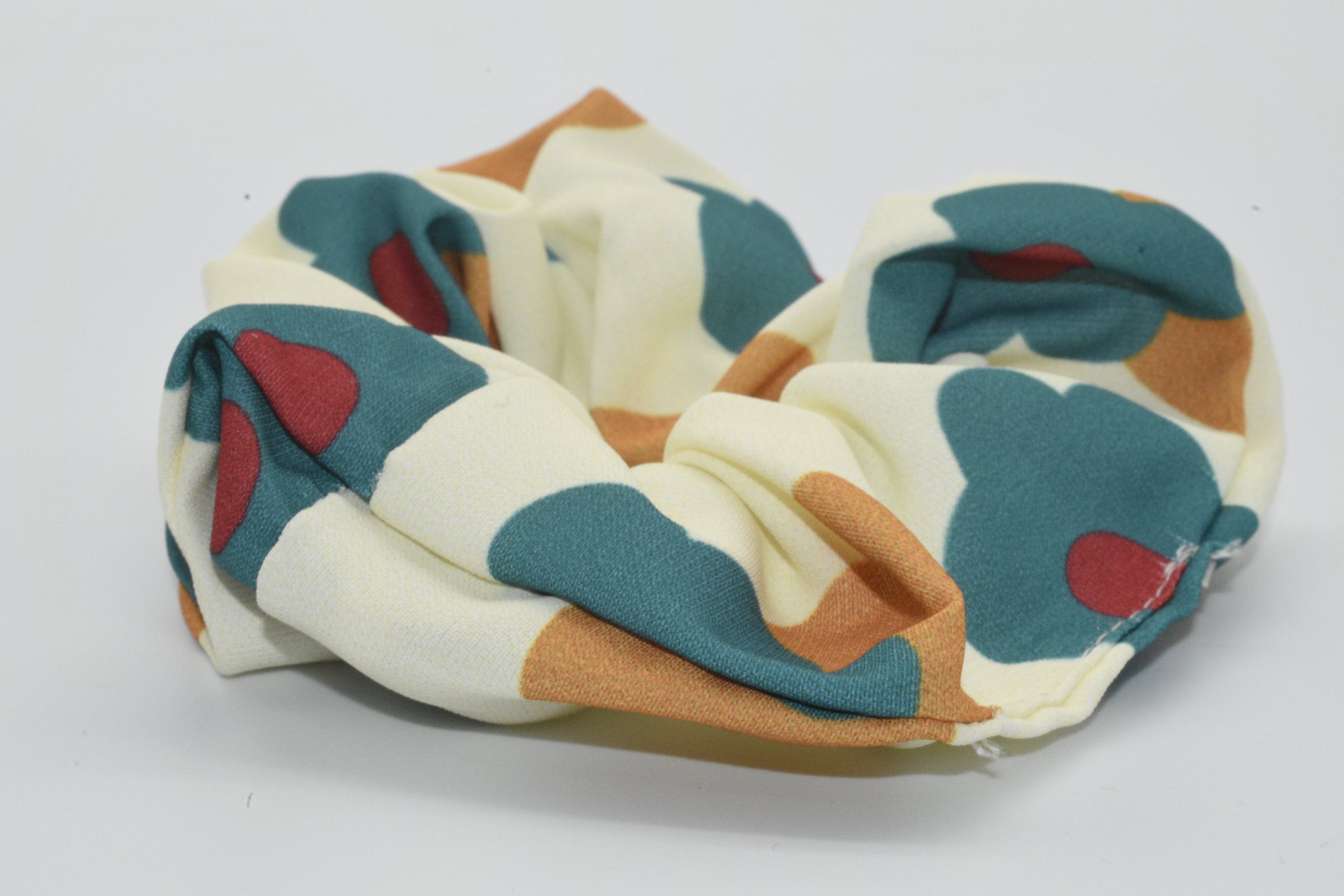 Blumiger Scrunchie in beige und grün (Kopie) Mein Shop