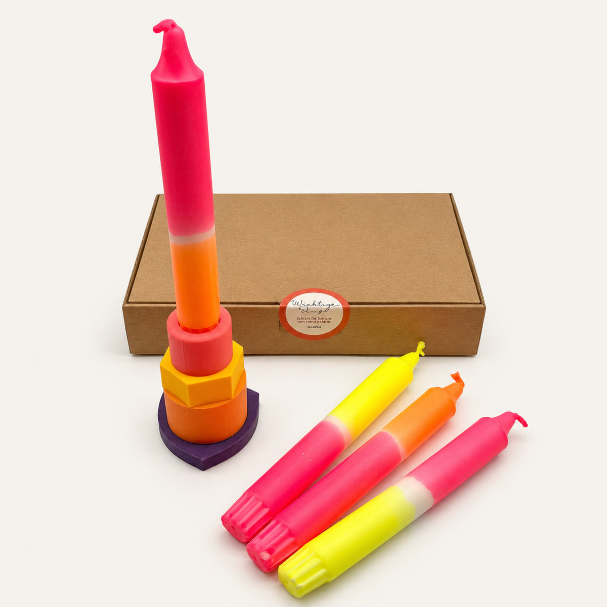 Geschenkset Dopamin-Kick mit vier Lemon-Candyshop-Neonkerzen und modularer Kerzenständer-Komposition – Geschenkbox und Set, Foto 1