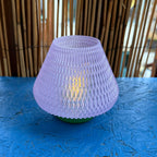 3D-gedruckte LED Teelicht Lampe – Lila spitzer Schirm & grüner Fuß WichtigeDinge