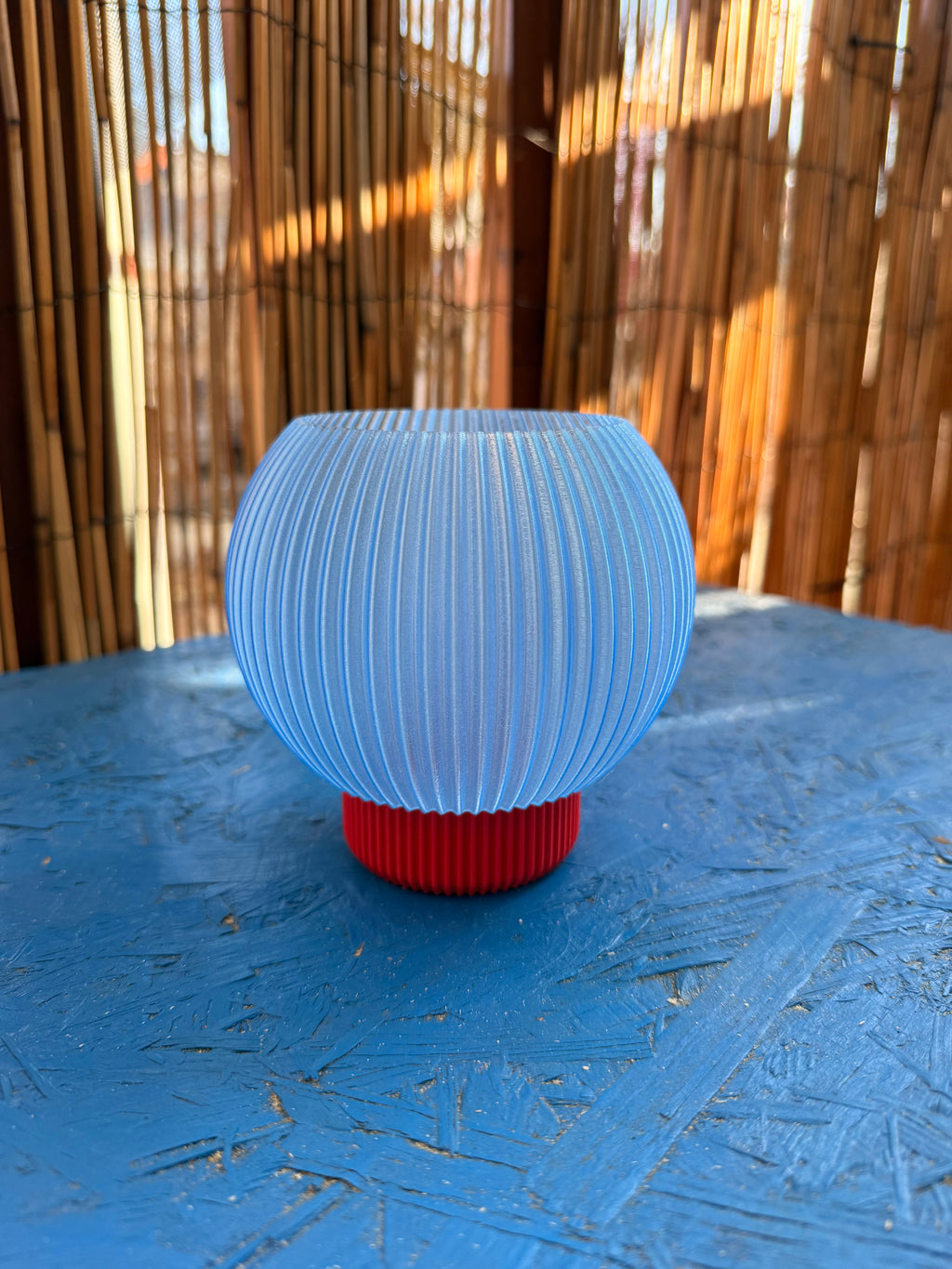 blauer Schirm und roter Fuß (Kopie) WichtigeDinge