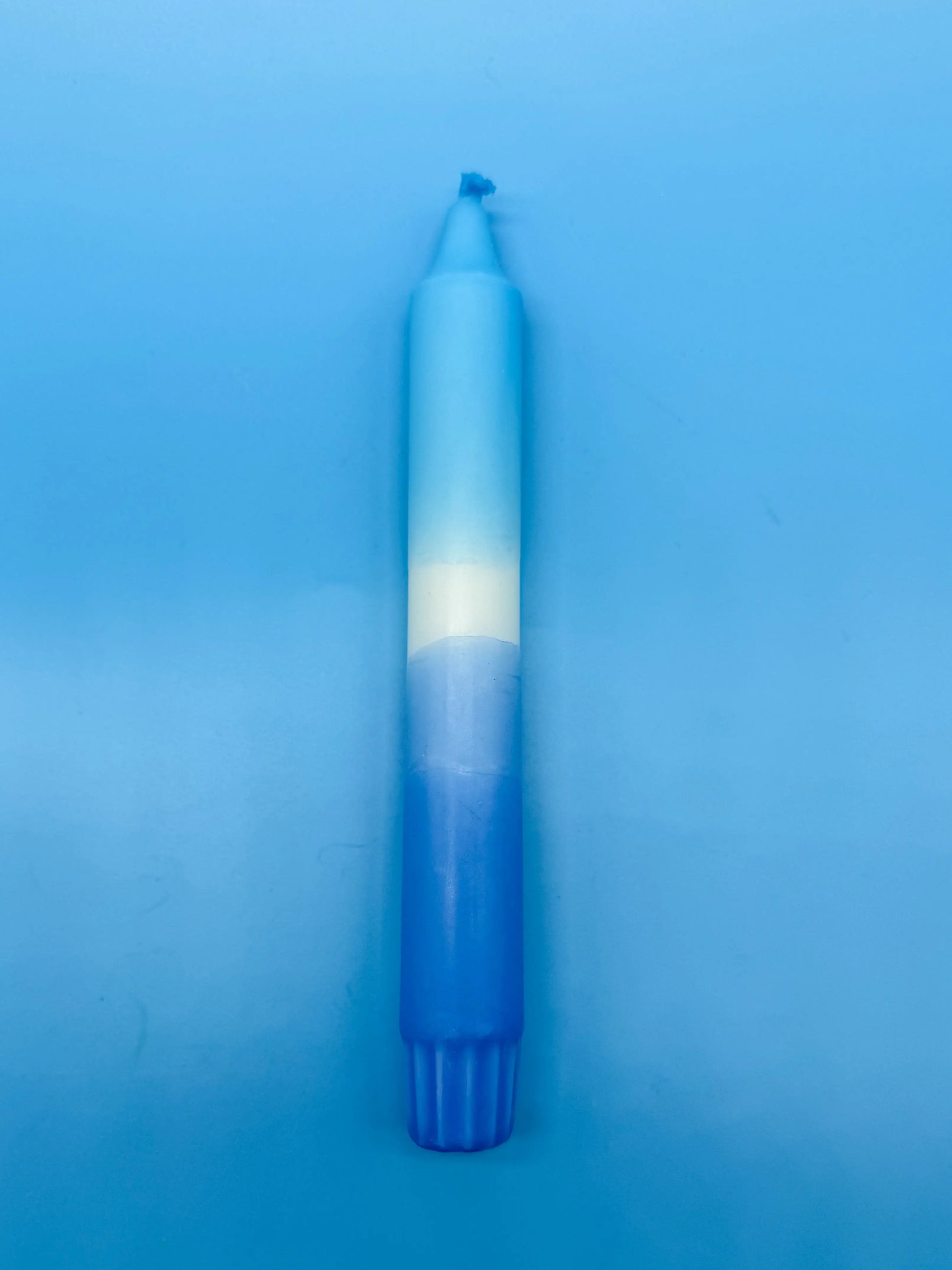 Handgefertigte Dip Dye Kerzen in maritimen Blautönen - Hellblau und dunkelblau - perfekte Deko Mein Shop