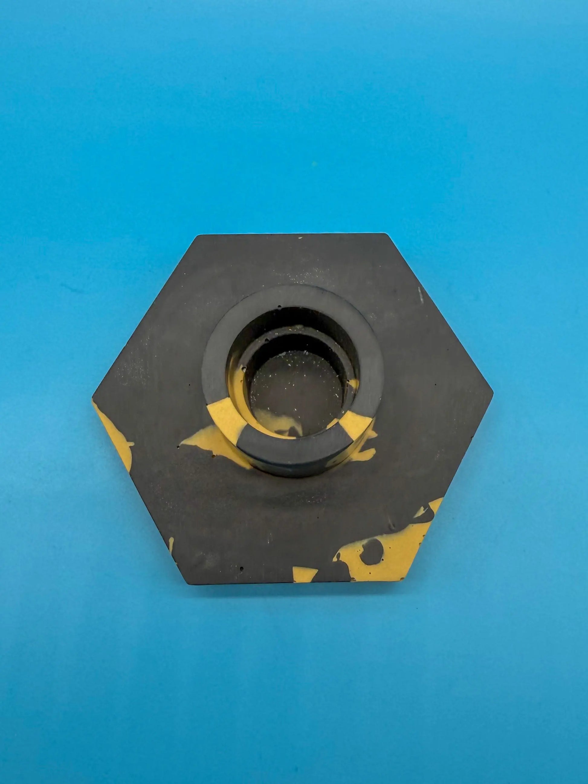 Handgemachte Jesmonite Kerzenständer Hexagon - Schwarz und Gelb Mein Shop