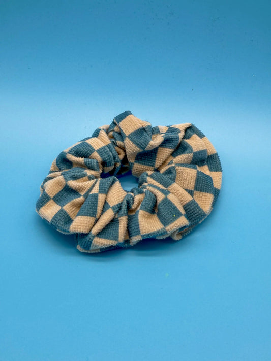 Kariertes Scrunchie Blau - Klassischer Haargummi im Karo-Muster Mein Shop