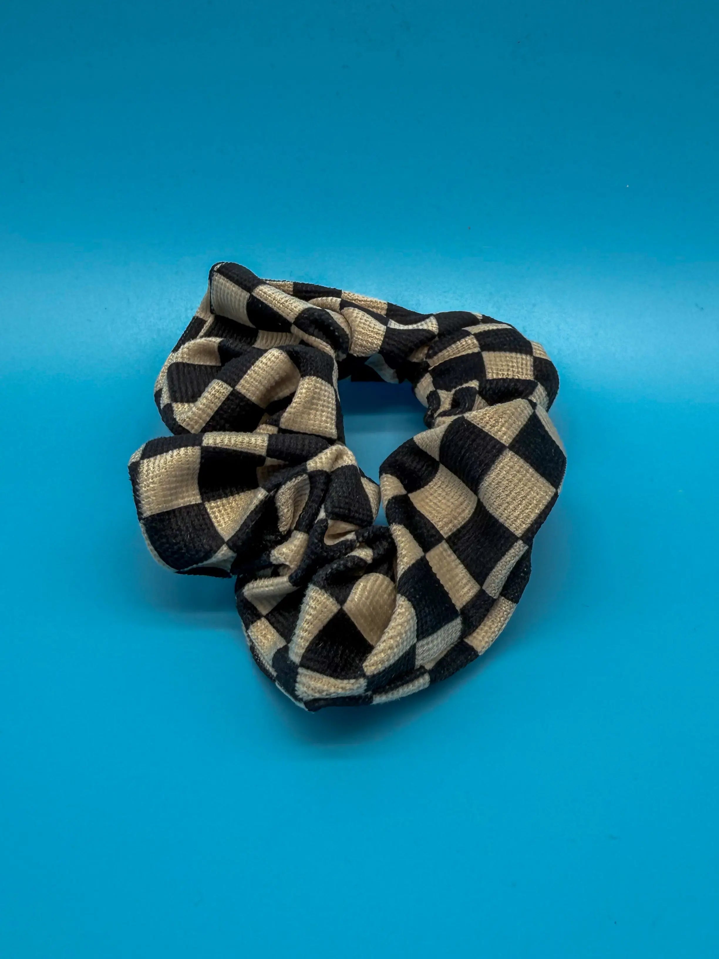 Kariertes Scrunchie Schwarz - Eleganter Haargummi im Karo-Muster Mein Shop