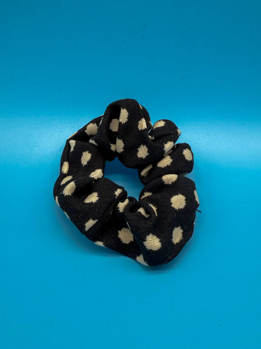 Gepunktetes Scrunchie Schwarz mit weißen Punkten - Eleganter Polka Dot Haargummi Mein Shop