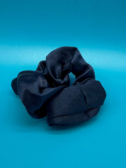 Seidiges Leo Scrunchie Blau - Luxuriöser Haargummi mit Leopardenmuster Mein Shop
