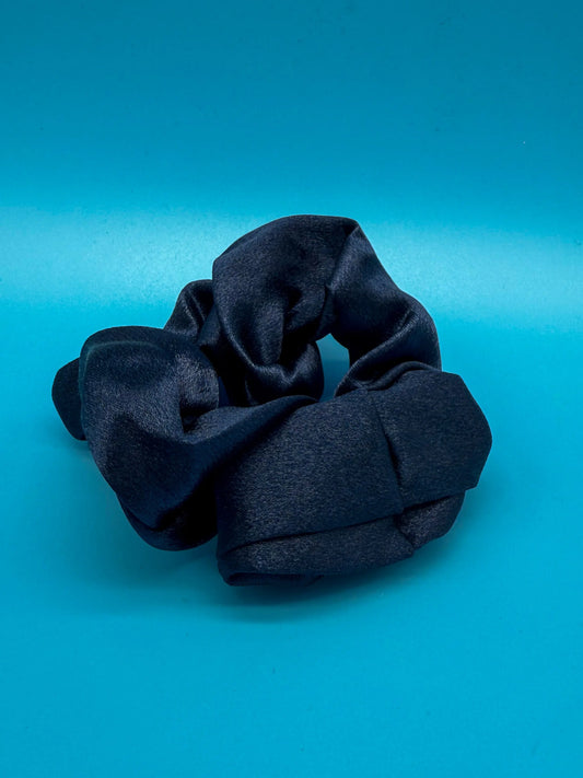 Seidiges Leo Scrunchie Blau - Luxuriöser Haargummi mit Leopardenmuster Mein Shop