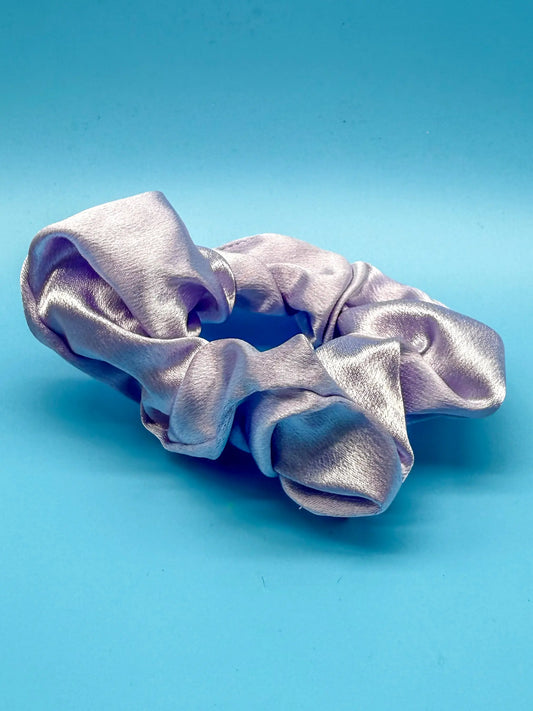 Seidiges Scrunchie Lila - Luxuriöser Haargummi in elegantem Violett Mein Shop