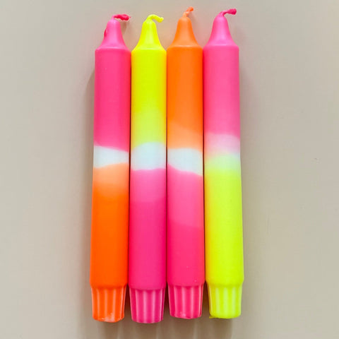 Neon Dip Dye Kerzen 4er Set Lemon Candyshop in Gelb, Pink und Orange auf weißem Teller