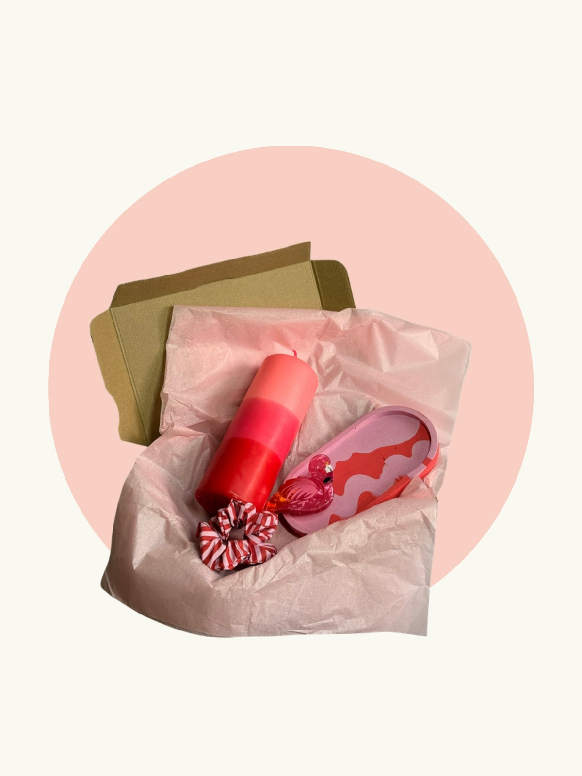 Geschenkset Für die beste Freundin in Geschenkbox: Stumpenkerze in Rosa und Rot, Ablage, Haarklammer und Scrunchie