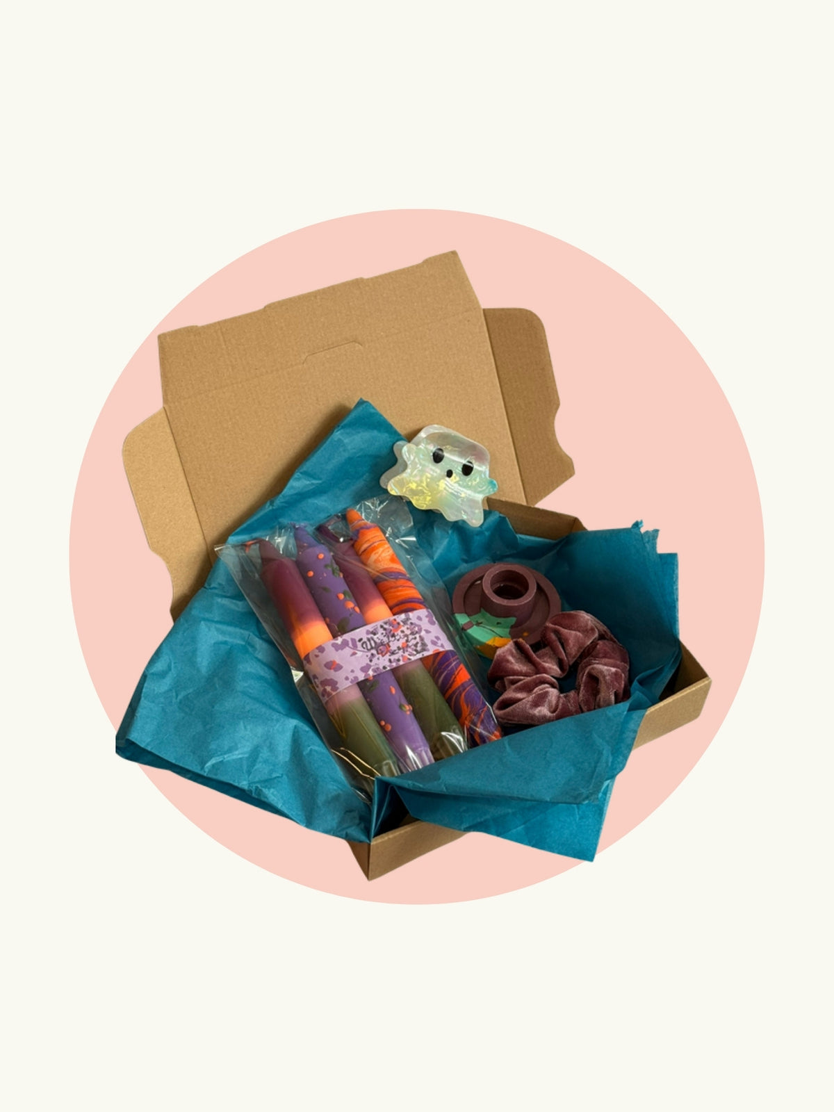 Geschenkset Halloween in Geschenkbox: Dip Dye Kerzen 4er Set Halloween Mix, Kerzenständer, Haarklammer Geist und Scrunchie