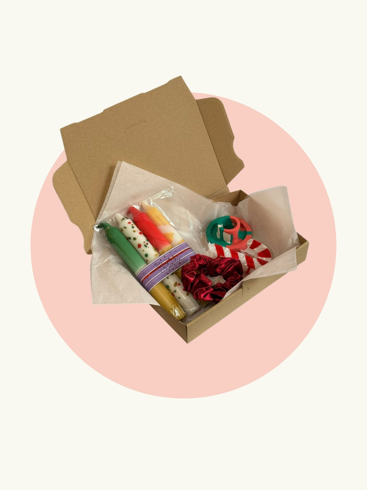 Geschenkset Weihnachten in Geschenkbox: Dip Dye Stabkerzen in Rot, Grün und Gold, Kerzenständer, Haarklammer und Scrunchie
