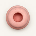 Jesmonite Kerzenständer Bubbleform – Rosa und Rot – Ansicht 2 auf warmweißem Hintergrund