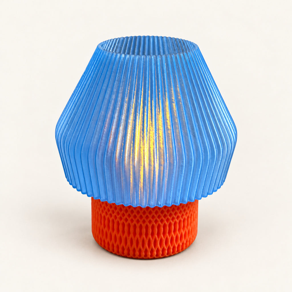 3D-Druck LED-Teelicht-Lampe – Blauer Schirm & roter Fuß – Produktfoto 1 · neutraler Hintergrund