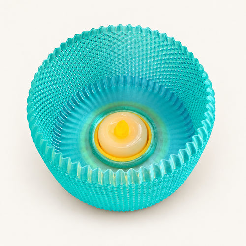 3D-Druck LED-Teelicht-Lampe – Grüner Schalenschirm & gelber Fuß – Produktfoto 2 · neutraler Hintergrund