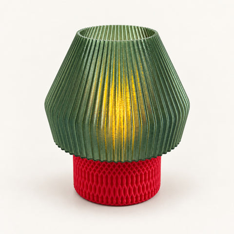3D-Druck LED-Teelicht-Lampe – Olivgrüner spitzer Schirm & roter Fuß – Produktfoto 1 · neutraler Hintergrund