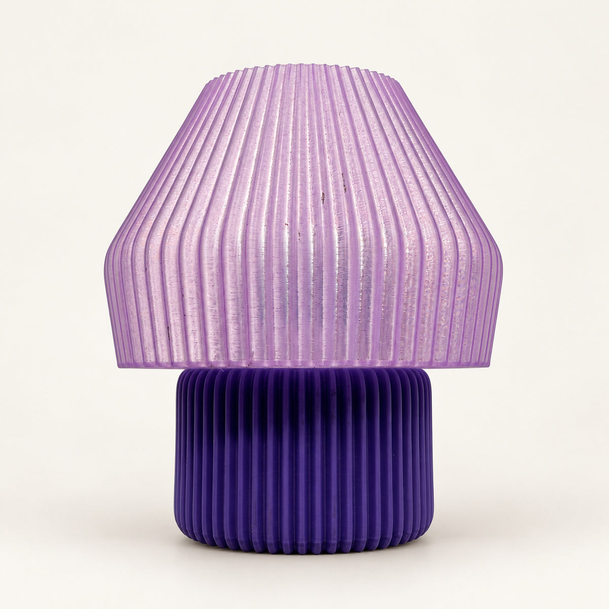 3D-Druck LED-Teelicht-Lampe – Lila Schirm & lila Fuß – Produktfoto 1 · neutraler Hintergrund