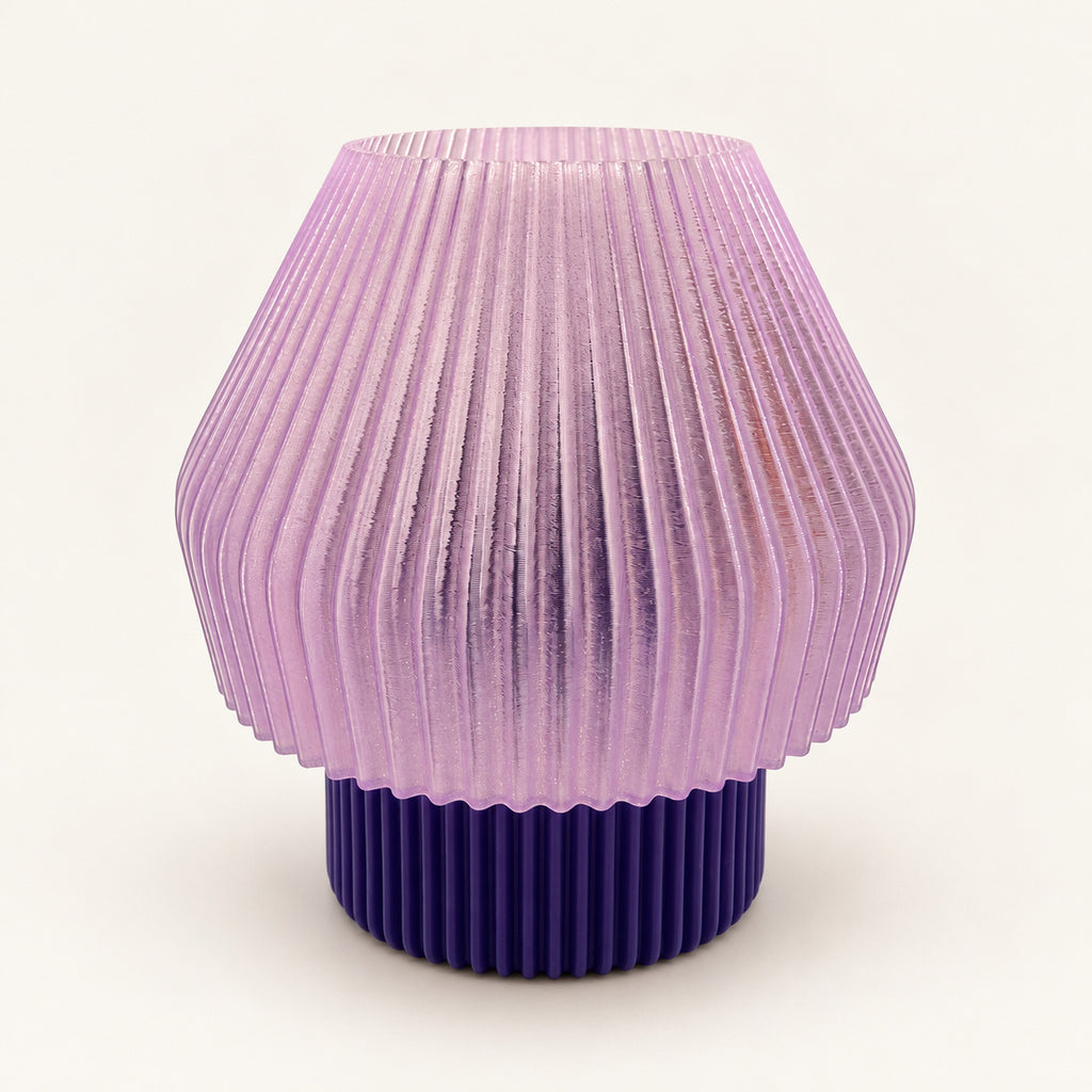 3D-Druck LED-Teelicht-Lampe – Lila Schirm & lila Fuß – Produktfoto 3 · neutraler Hintergrund