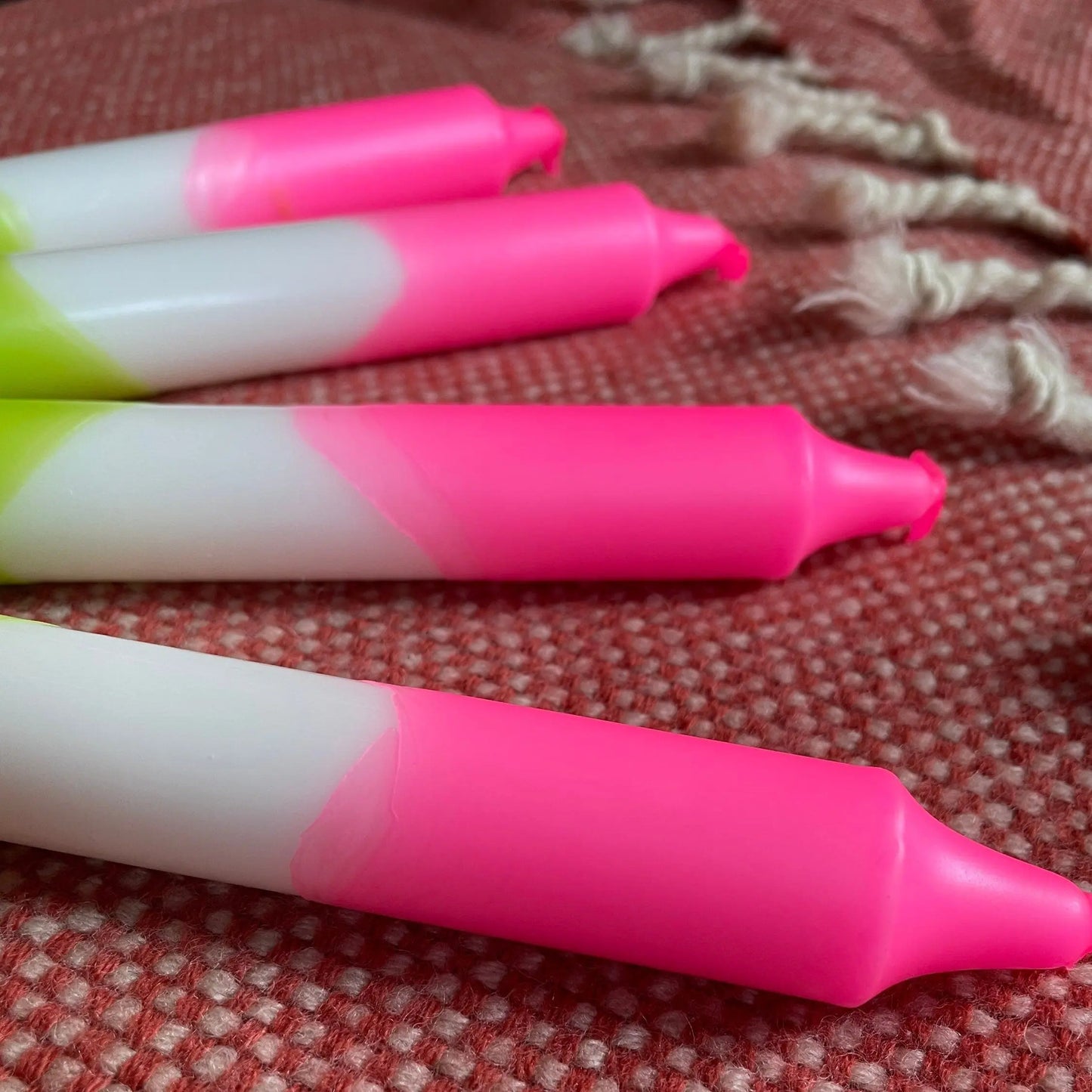 Handgefärbte Dip Dye Kerzen Neon Pink & Grün - Einzeln oder 4er Set Mein Shop