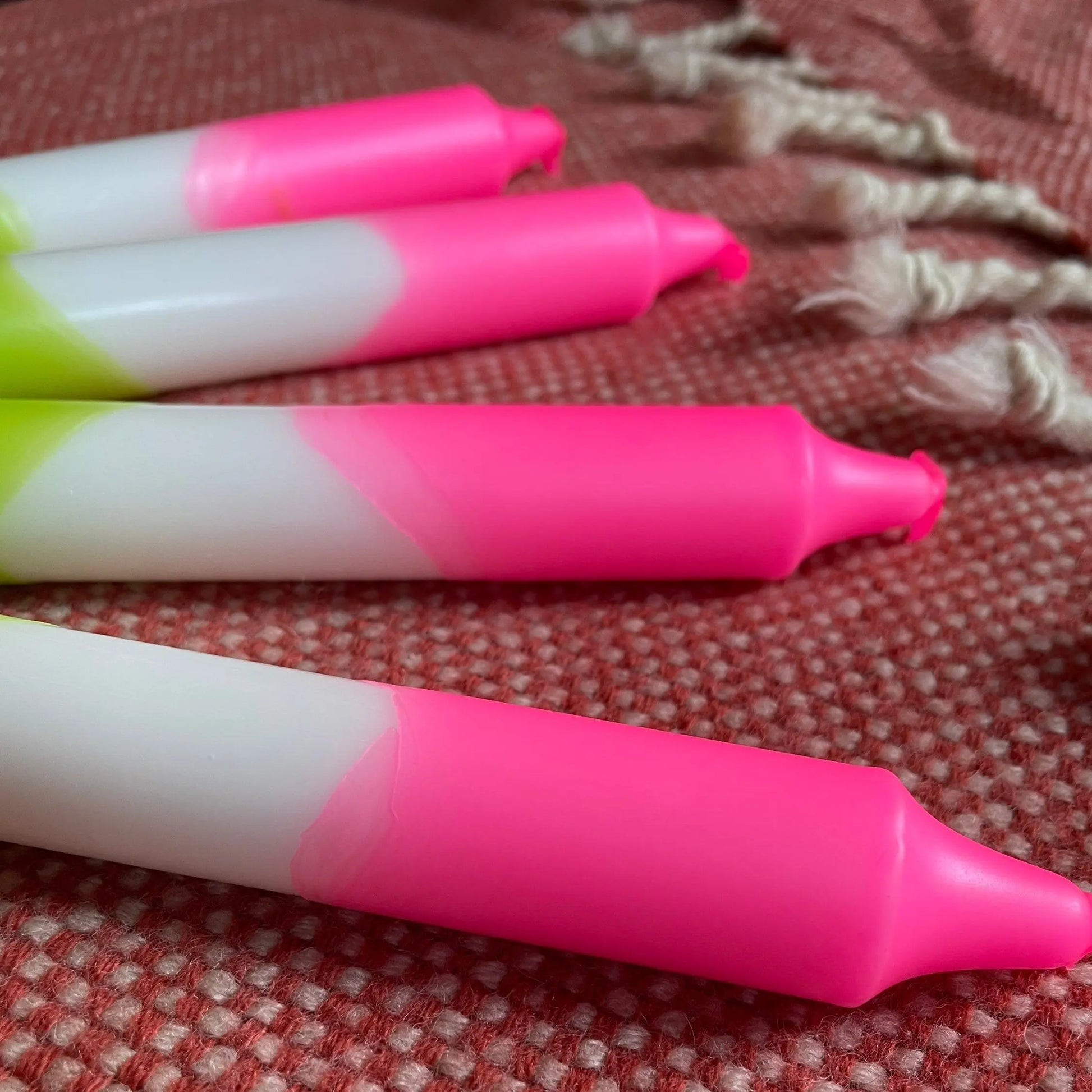 Handgefärbte Dip Dye Kerzen Neon Pink & Grün - Einzeln oder 4er Set Mein Shop