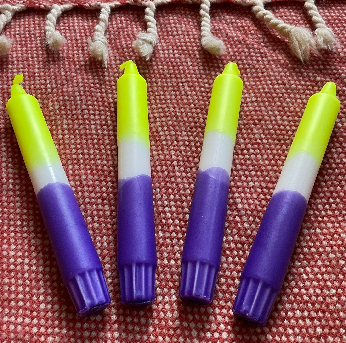 Handgefärbte Dip-Dye Kerzen Lila & Neon-Gelb - Einzeln oder 4er Set - Partydeko & Geschenkidee Mein Shop