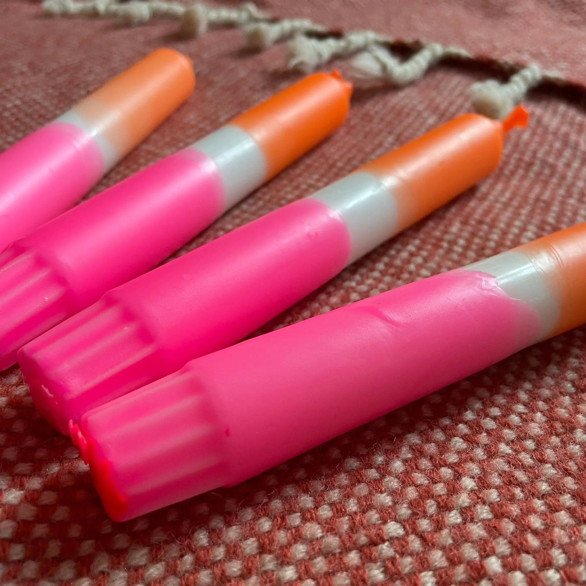 Handgefärbte Dip Dye Kerzen Neon Orange & Pink - Einzelstück oder 4er Set Mein Shop