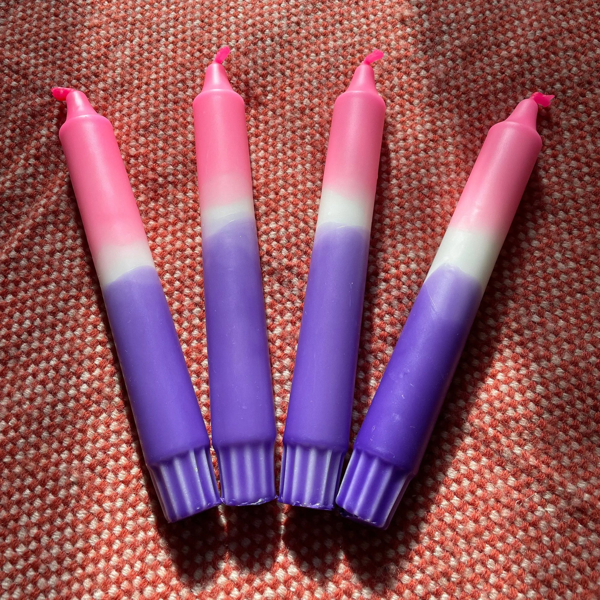 Handgefärbte Dip Dye Kerzen Lila-Pink - Magische Farbverläufe für besondere Momente Mein Shop