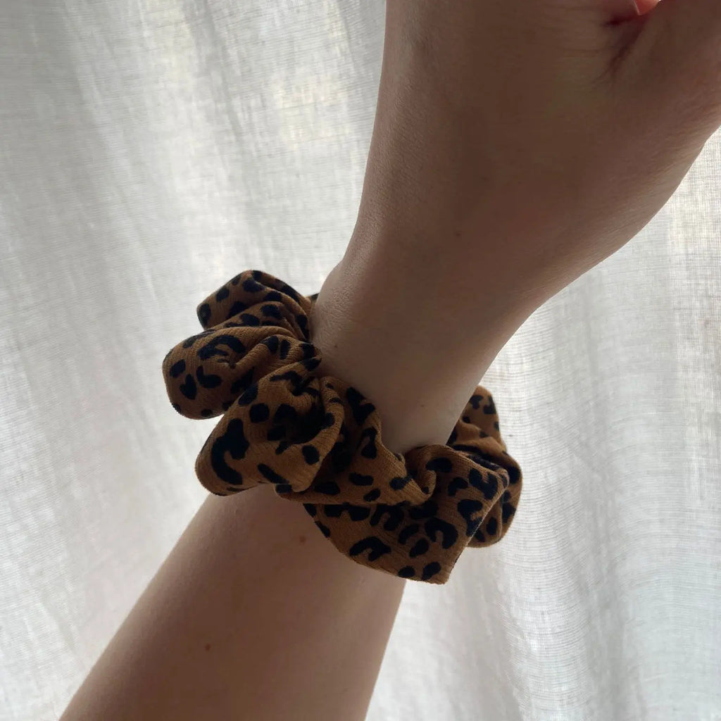 Leo Scrunchies - Hochwertige Haargummis mit Leopardenmuster für starken Halt Mein Shop