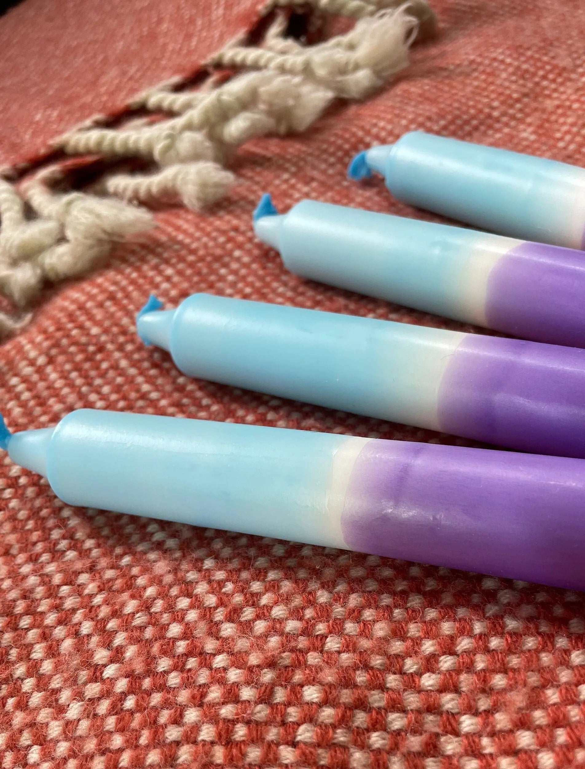 Handgefertigte Dip-Dye Kerze - Frozen Lavendel Mein Shop